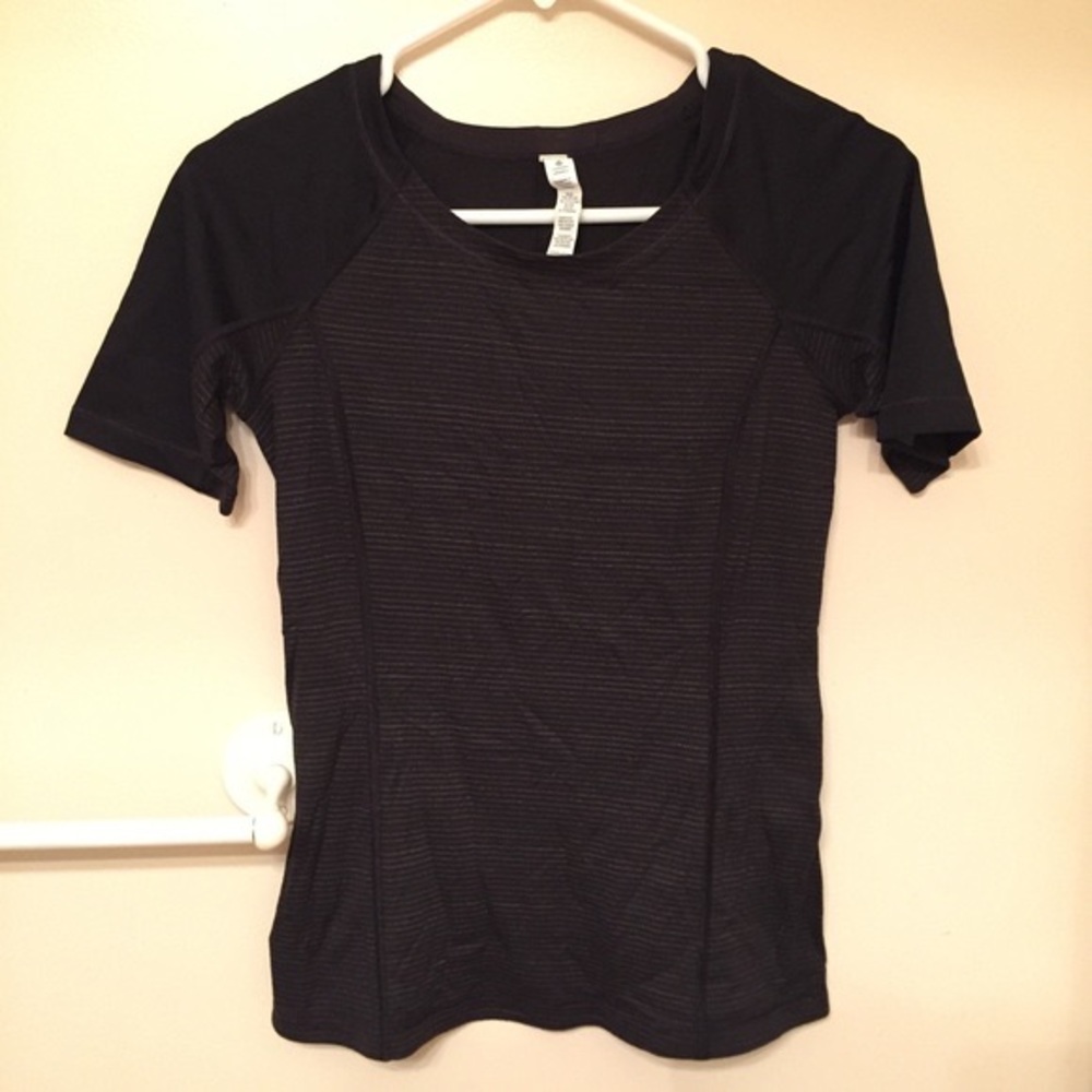 Lululemon devotion short sleeve shirt. Black